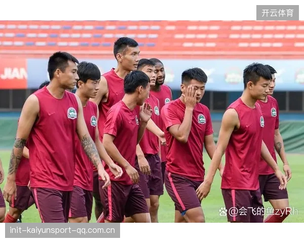 申花飞翼的传奇之旅：从“二进宫”到“蓉城战袍”再出发——足球梦的无限可能