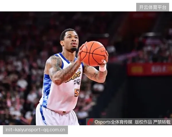 从“三分7中0！”到“雷琼·塔克：打破常规的高手之路——如何在逆境中找到属于自己的赛场